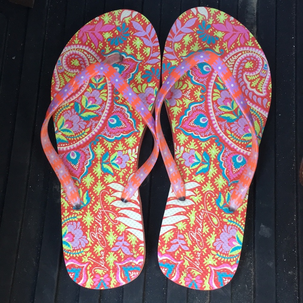 Vera Bradley Flip Flops. Medium.